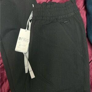 FIGS women’s Black scrub bottoms